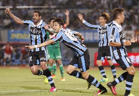 Soccer: Kobayashi late show keeps Frontale perfect in 2nd stage