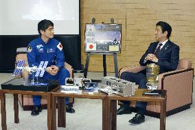 Astronaut Onishi meets with PM Abe