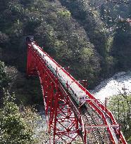 Kurobe Gorge sightseeing train resumes operations