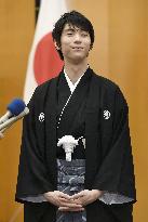 Hanyu receives national honor award