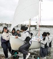 Tsunami-hit high school yacht clubs practice