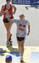 1966 Boston Marathon champion completes full distance