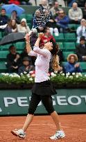 Pironkova upsets Radwanska in French Open 4th round