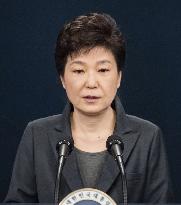 S. Korean President Park's approval rating dips further to 4%