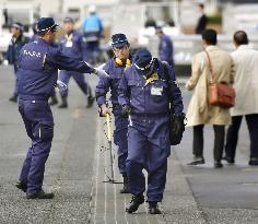 Abe, Putin to meet in hot spring resort, territorial row in focus