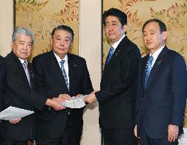 Japan PM Abe calls for deeper Diet talks on emperor's abdication