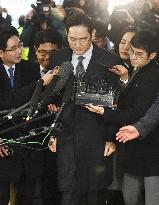 S. Korean prosecutors summon Samsung boss for corruption questioning