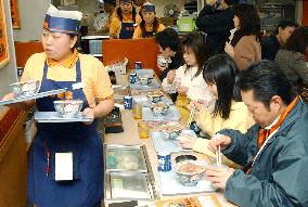 (3)Yoshinoya serves gyudon on anniversary of suspension