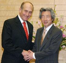 Olmert meets with Koizumi