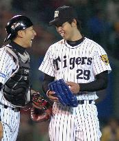 Igawa shuts out Carp