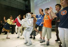 (1)Honda offers ASIMO robot to promote science education