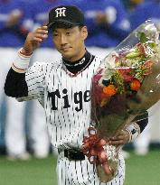 Tigers' Kanemoto marks record of 903 consecutive games