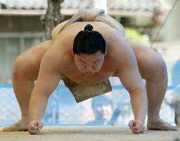 Hakuho prepares for scandal-hit Nagoya sumo tourney