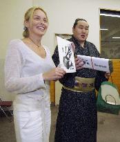 Actress Stone meets Asashoryu