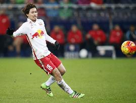 Soccer: Minamino scores in Salzburg's home win