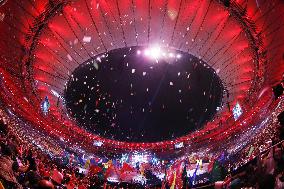 Curtain drawn on Rio Games, flag handed to Tokyo