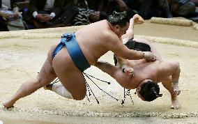 Sumo: Yokozuna hopeful Goeido, Hakuho suffer 1st defeats