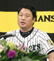 Baseball: Ando to end 16-year pitching career with Hanshin Tigers