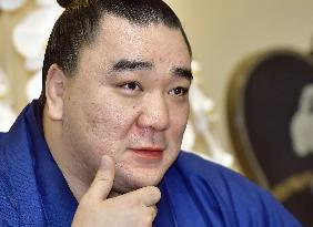 Sumo: Harumafuji savors sweet taste of victory sake after big win