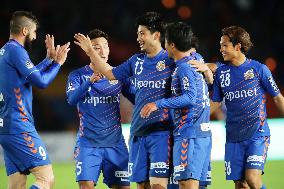 Soccer: V-Varen Nagasaki earns 1st promotion to J1