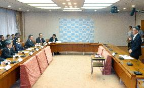 Okinawa governor on U.S. forces