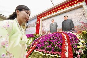 Flower exhibition opens in honor of N. Korea's late founder