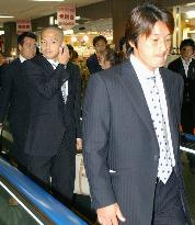 (2)Japan soccer team heads for Abu Dhabi for World Cup qualifier