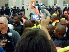 Stadium workers clash with riot police over low wages