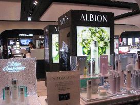 Airport-style duty free shop opens in Tokyo's Ginza