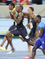 Olympics: Bolt completes unprecedented 100m three-peat