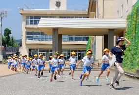 Children join N. Korea missile launch evacuation drill