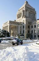 Heavy snowfall hit Tokyo