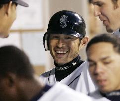 Ichiro records 2,500 hits in Japan, major leagues