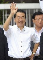 PM Kan takes to streets as DPJ leadership vote nears