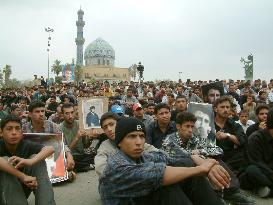 Sadr's militia rally in Baghdad