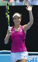 Konta advances to semifinals