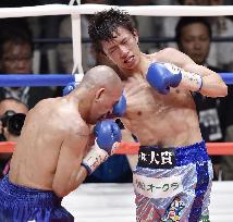 Taguchi defends WBA light fly title