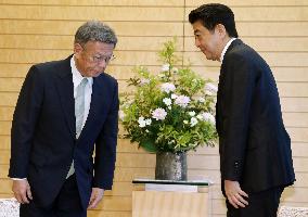 Okinawa governor tells Abe he wants to talk with Obama on G-7 sidelines