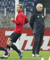 Soccer: Honda, Kagawa facing the ax as pressure mounts on Halilhodzic