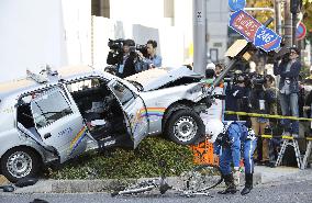 4 injured as taxi mounts sidewalk in central Tokyo