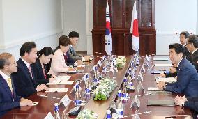 Japan, S. Korea PMs in Russia