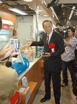 Convenience store opens at Japan Post branch