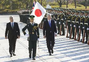 Japanese, British defense chiefs agree to build closer ties