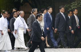 PM Abe, wife visit Ise Grand Shrine