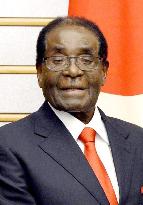 Zimbabwe's Pres. Mugabe resigns, ending 37-year rule