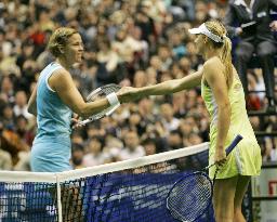 (3)Sharapova edges Davenport for 1st Pan Pacific Open crown