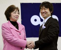 Newly elected Osaka Gov. Hashimoto gets down to work