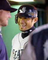 Ichiro goes 3-for-4