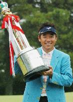 N. Ozaki wins Chunichi Crowns