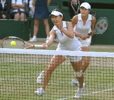 Chinese pair wins women's doubles